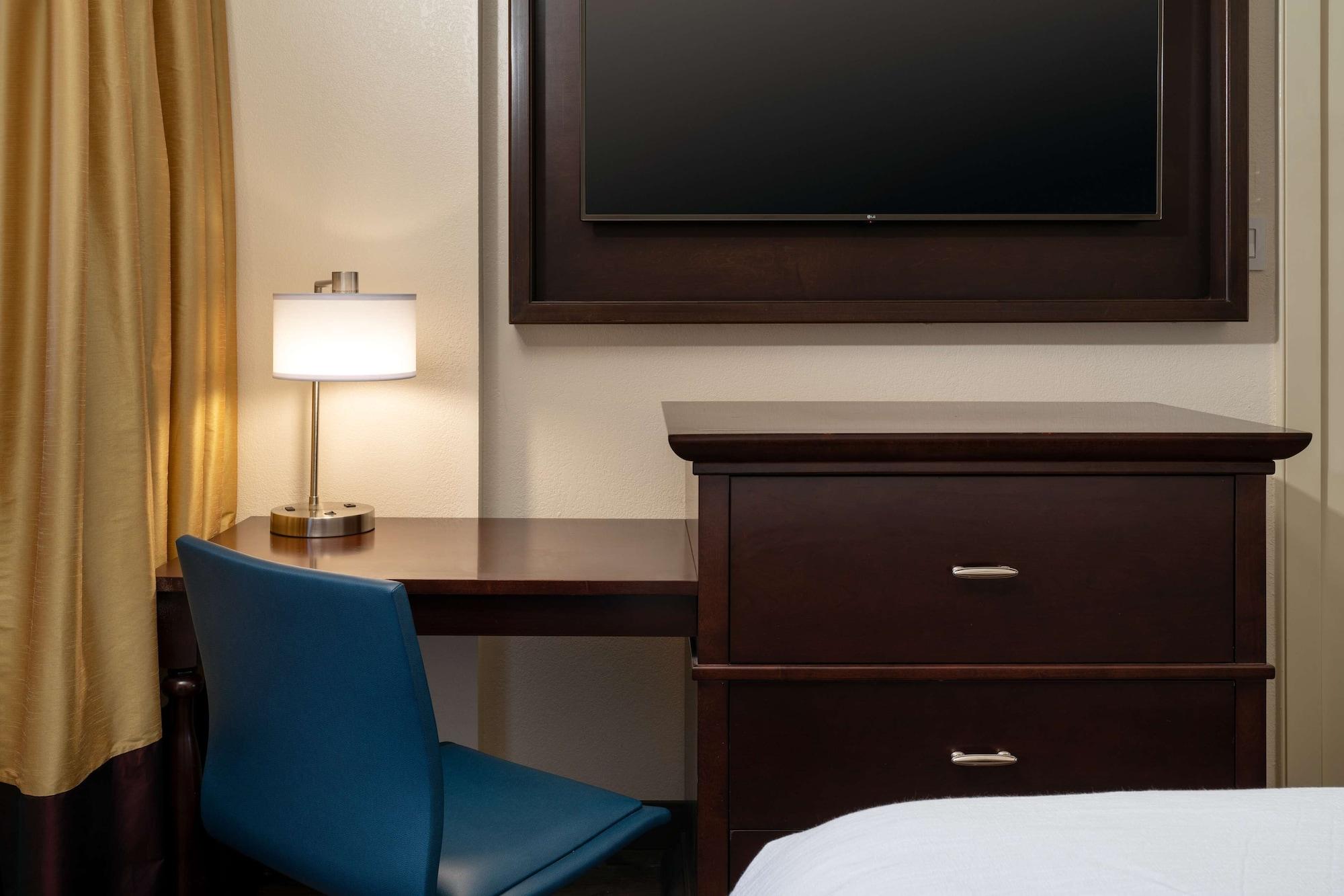 Hotel Embassy By Hilton Convention Center New Orleans